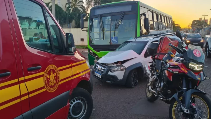 Passageira fica ferida após colisão envolvendo ônibus a gás em teste em Campo Grande