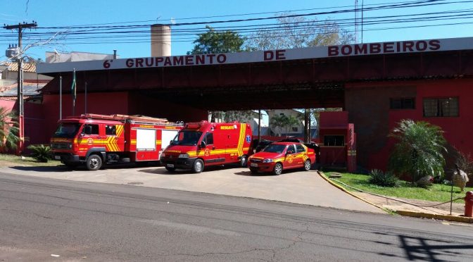 Tentativa ousada: rapaz tenta furtar moto dentro de unidade dos Bombeiros e acaba algemado