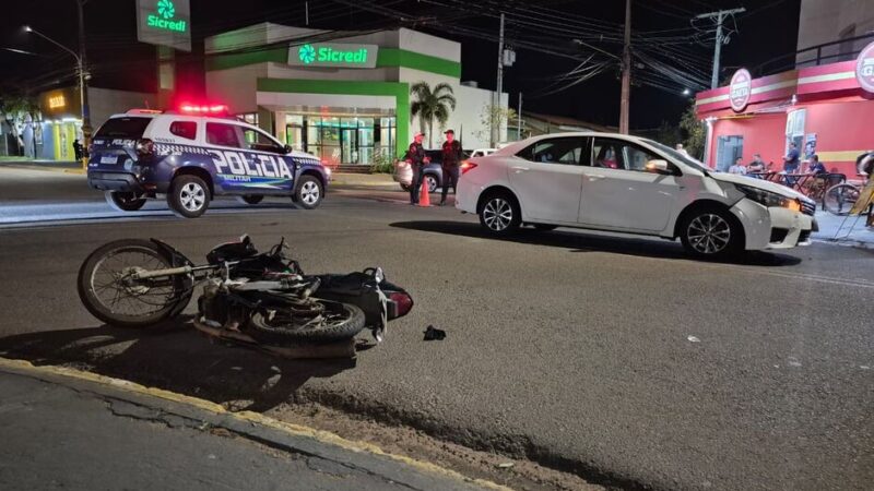 Grave acidente entre carro e moto deixa vítima em estado crítico em Campo Grande