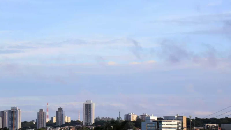Feriado em Campo Grande começa com clima diferente; frente fria traz chuva para MS