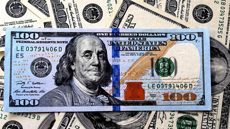 Dólar recua para R$ 5,41 após perder força no exterior; real acumula alta de 12% no ano