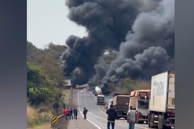 Segunda explosão com carreta de etanol em 24h interdita BR-163 em MS