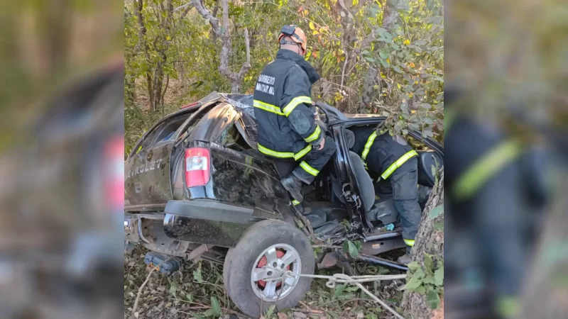 Caminhoneiro foge após provocar acidente grave na BR-262 em Miranda