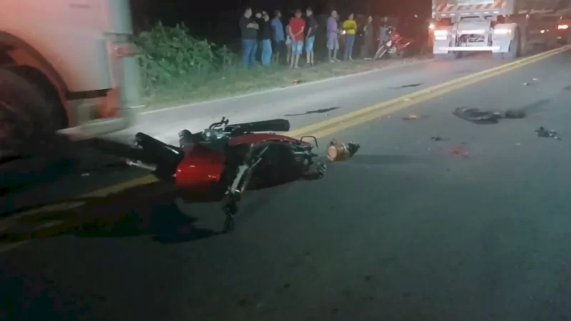Motociclista morre após colisão e atropelamento em Bela Vista