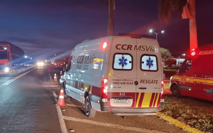 Gestante de 25 anos fica ferida em acidente entre moto e carro na BR-163 em São Gabriel do Oeste