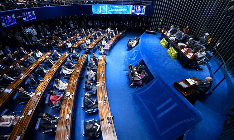 PEC da Blindagem enfrenta rejeição no Senado e protestos em todo o país