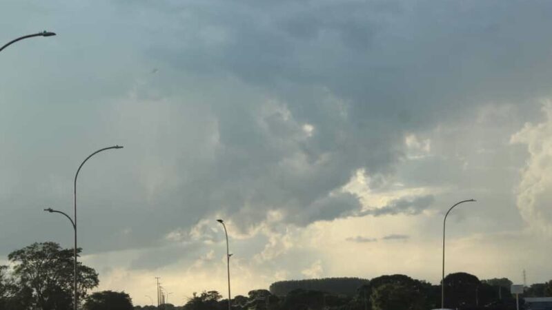 Frente fria chega a Campo Grande com ventos fortes e primeiras pancadas de chuva