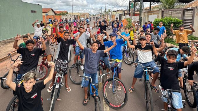 Passeio ciclístico reúne comunidade do Nova Lima em prol da paz no trânsito