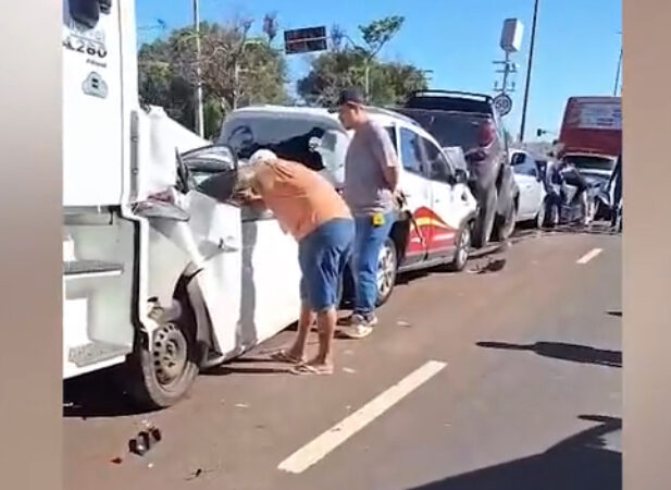 Acidente em série com nove veículos causa caos no trânsito da Coronel Antonino