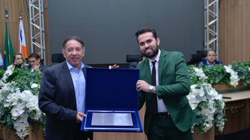 Gerson Claro recebe título de Cidadão Aparecidense em sessão solene