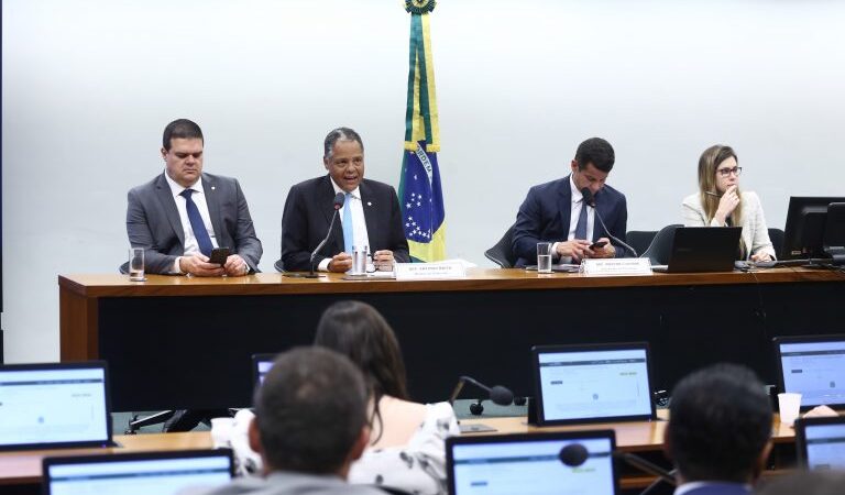 Comissão aprova PEC 14 que garante estabilidade, aposentadoria especial e valorização a agentes de saúde e endemias