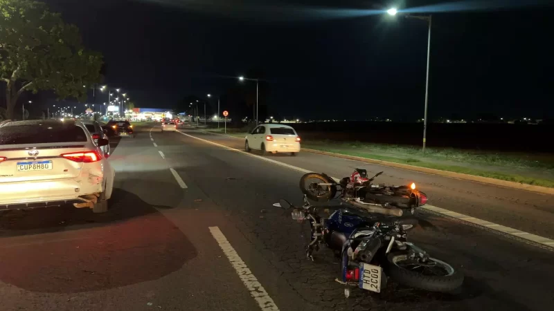 Dois acidentes em sequência envolvem seis veículos e deixam um ferido na Duque de Caxias, em Campo Grande