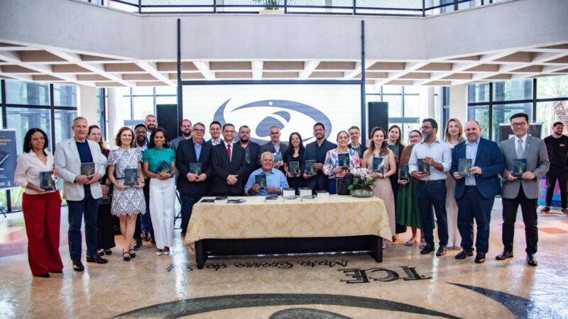 TCE-MS e UFMS lançam livro sobre práticas e inovações na gestão pública