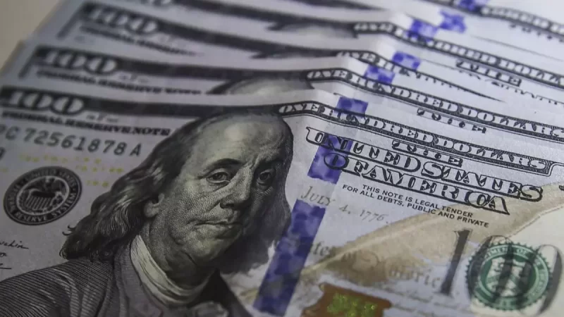 Dólar fecha em leve alta a R$ 5,47 após perder força com sinais de trégua entre EUA e China