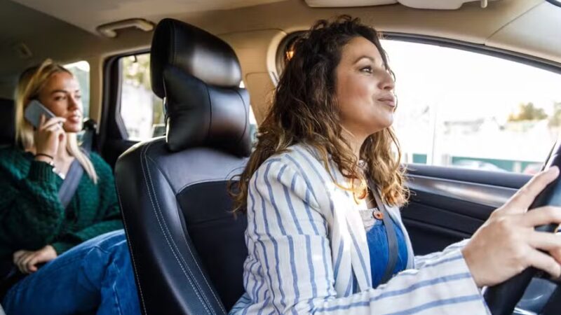 Uber testa opção que permite às passageiras escolher motoristas mulheres em cidades do Brasil