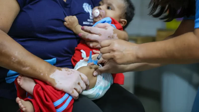 Mortes de bebês por doenças evitáveis crescem 220% no Brasil com queda da vacinação