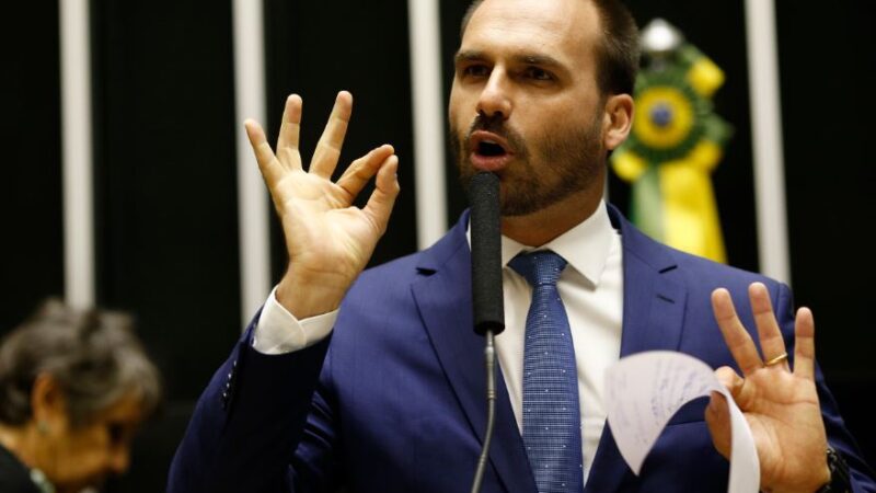 STF avalia se transforma Eduardo Bolsonaro em réu por tentativa de intimidar ministros