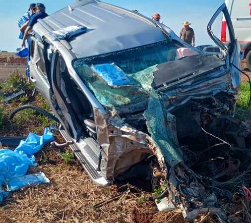 Colisão entre caminhonete e carreta deixa três feridos em rodovia entre Dourados e Deodápolis