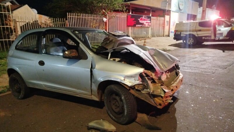 Motorista perde o controle e colide com poste na Vila Santa Luzia, em Campo Grand