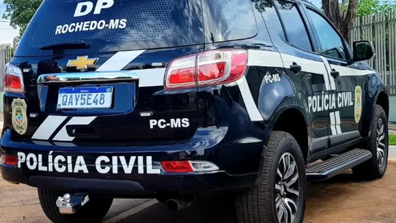 Família morta em incêndio em Rochedo foi esfaqueada antes de ter corpos carbonizados, aponta polícia