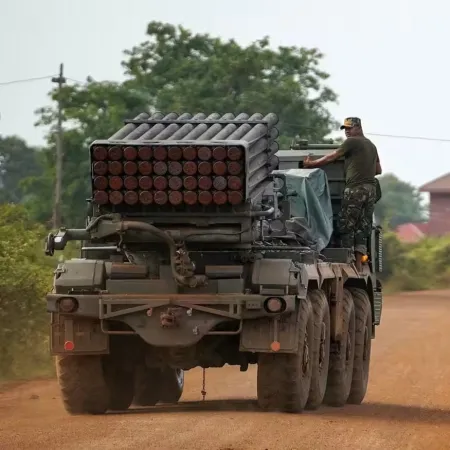Tailândia suspende cessar-fogo com o Camboja após explosão de mina ferir quatro soldados