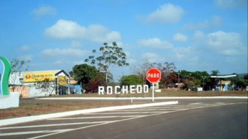 Mulher esfaqueia marido dentro de frigorífico em Rochedo após ser agredida, diz testemunha