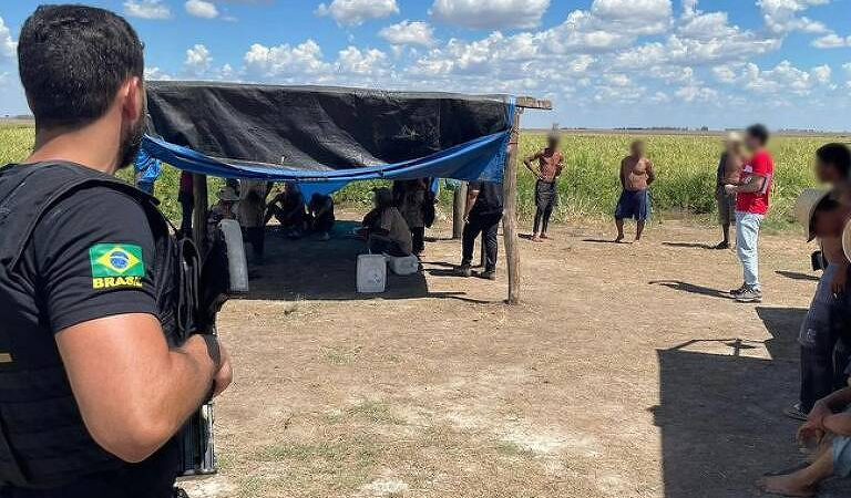 Oito pessoas, incluindo dois adolescentes, são resgatadas de trabalho escravo em fazenda de Nova Andradina