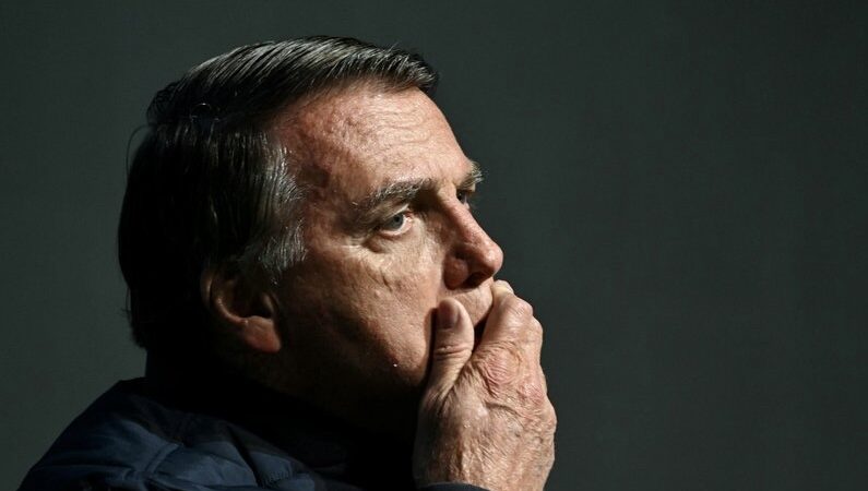 Bolsonaro segue em prisão preventiva após audiência de custódia realizada por videoconferência