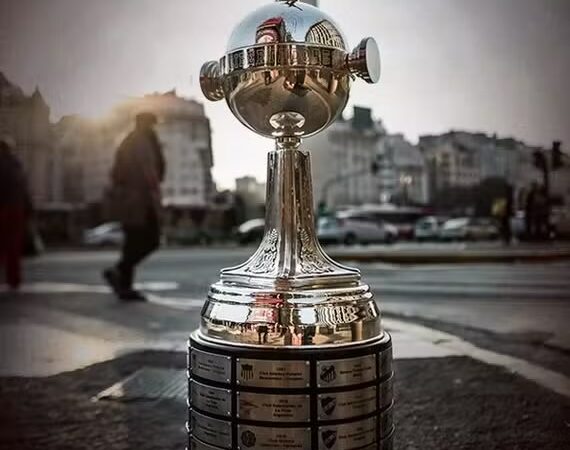 Sábado decisivo no futebol: final da Libertadores e jogos pelo Brasil e pelo mundo movimentam o dia