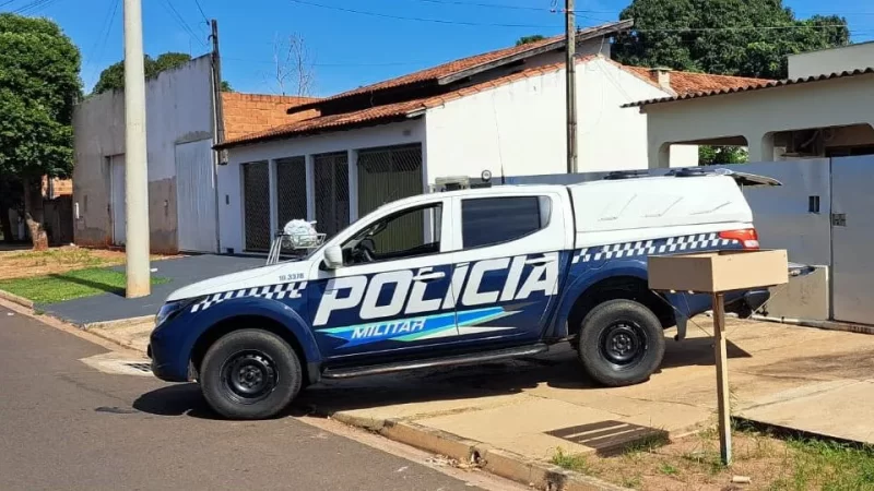 Mecânico embriagado ameaça funcionárias e é preso após atacar policiais com objetos em Campo Grande