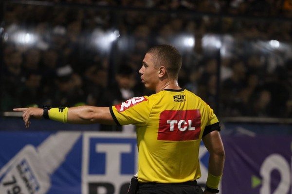 CBF planeja ter 30 árbitros profissionais no Brasileirão já em 2026