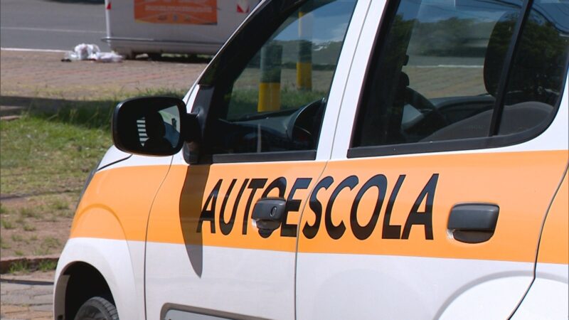 Autoescolas vão ao STF contra resolução do Contran que dispensa aulas práticas para tirar CNH