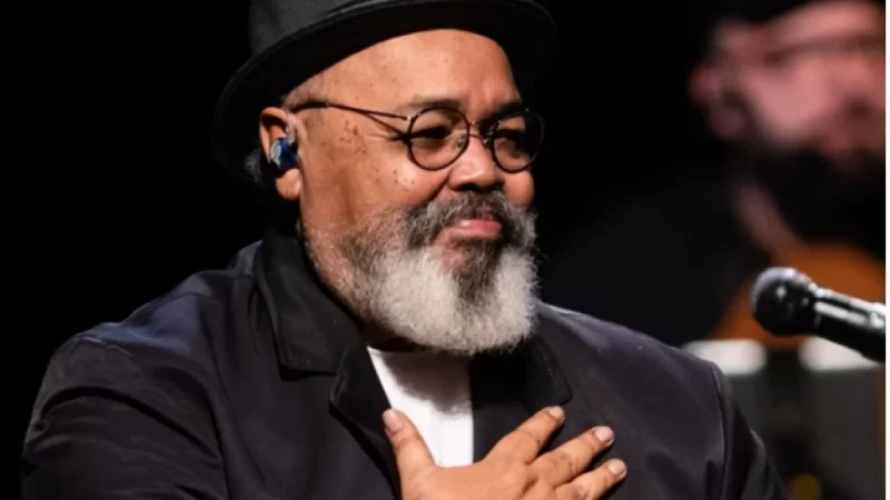 Jorge Aragão encerra turnê nacional com show gratuito em Campo Grande no dia 9 de dezembro