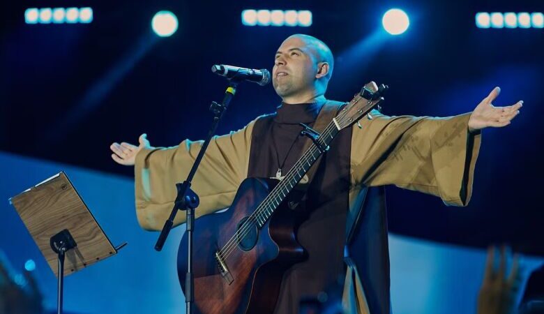 Frei Gilson se apresenta no Santuário da Vila São Pedro neste domingo em Dourados Show gratuito