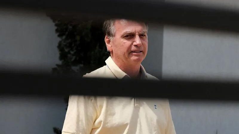 Justiça suspende assessores e carros oficiais de Bolsonaro enquanto ex-presidente estiver preso