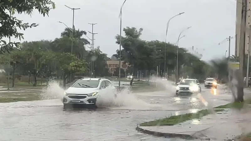 Campo Grande acumula quase 100 mm de chuva em 48 horas e segue sob alerta de tempestade