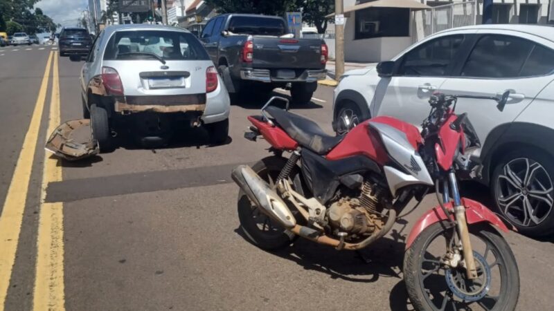 Motociclista fica ferido após bater na traseira de carro no Jardim dos Estados