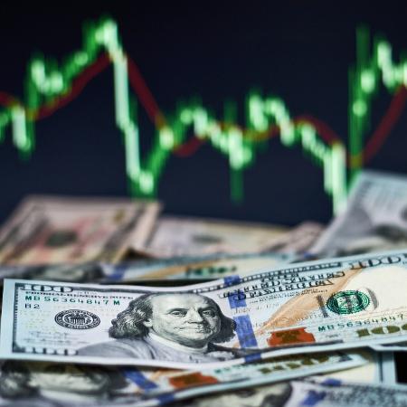 Dólar cai a R$ 5,22 e Ibovespa sobe 1,35% com alta da Petrobras e cenário externo no radar