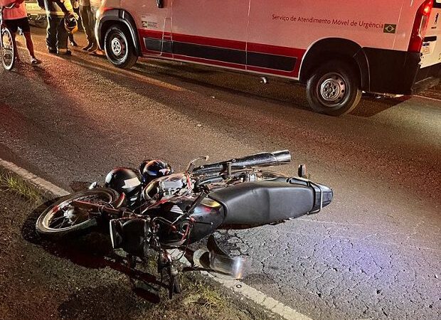 Batida entre motocicletas deixa dois feridos na Vila Carlota, em Campo Grande