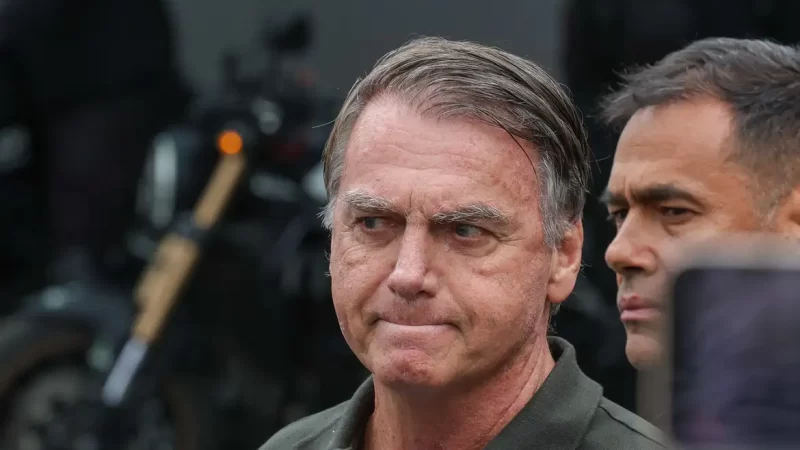 STM notifica Bolsonaro para apresentar defesa em processo que pode cassar sua patente militar