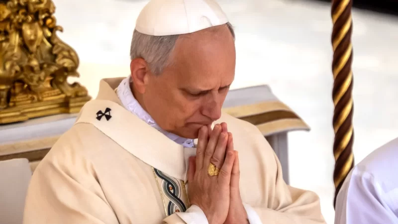 Papa Leão XIV pede cessar-fogo e alerta para risco de tragédia global após ataques no Oriente Médio