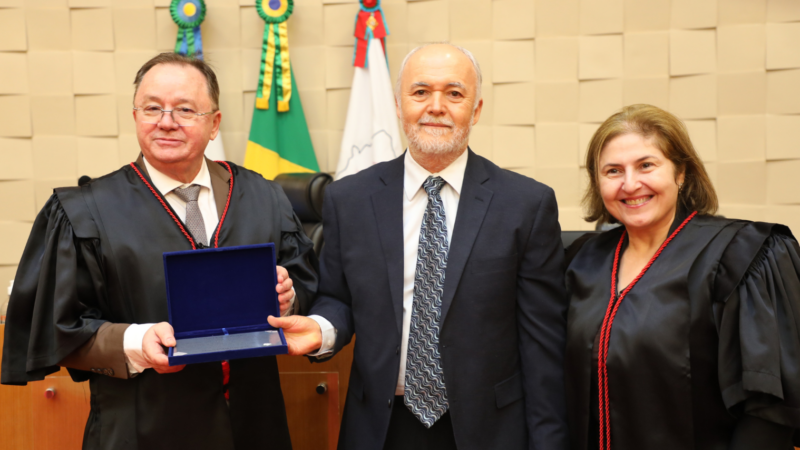 Após 35 anos de magistratura, desembargador Djailson de Souza se despede do TJMS e recebe homenagens