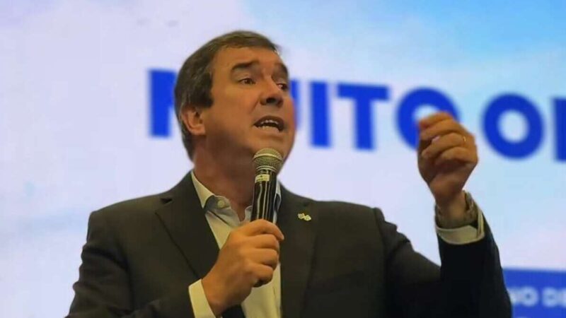 Riedel cumpre agenda em Maracaju e inaugura poliesportivo em Campo Grande