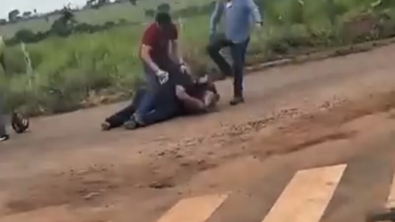 Instrutores de autoescola brigam durante exame prático de direção em Jardim