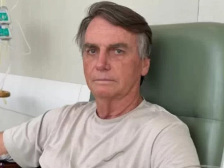 Defesa de Bolsonaro volta a pedir prisão domiciliar após ex-presidente ser internado na UTI