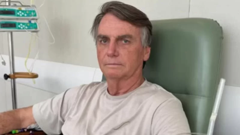 Defesa de Bolsonaro volta a pedir prisão domiciliar após ex-presidente ser internado na UTI