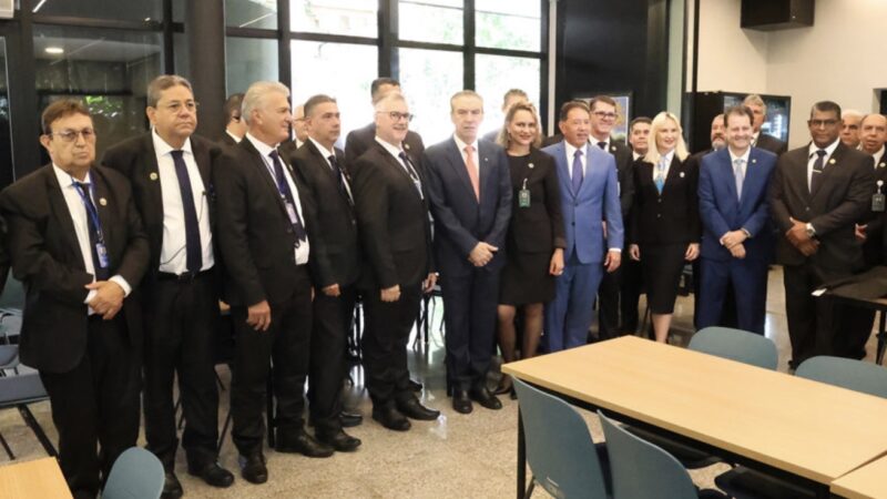 ALEMS entrega novos uniformes e reforça valorização dos servidores