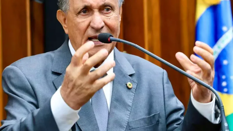 Zé Teixeira articula recursos para modernizar escola municipal em Dourados