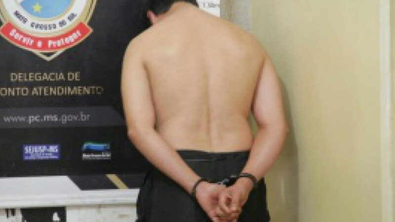 Homem é preso horas após sair da prisão por tentar furtar carro