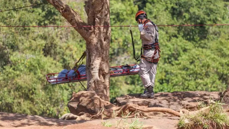 Corpo é encontrado por praticantes de rapel na Cachoeira do Inferninho